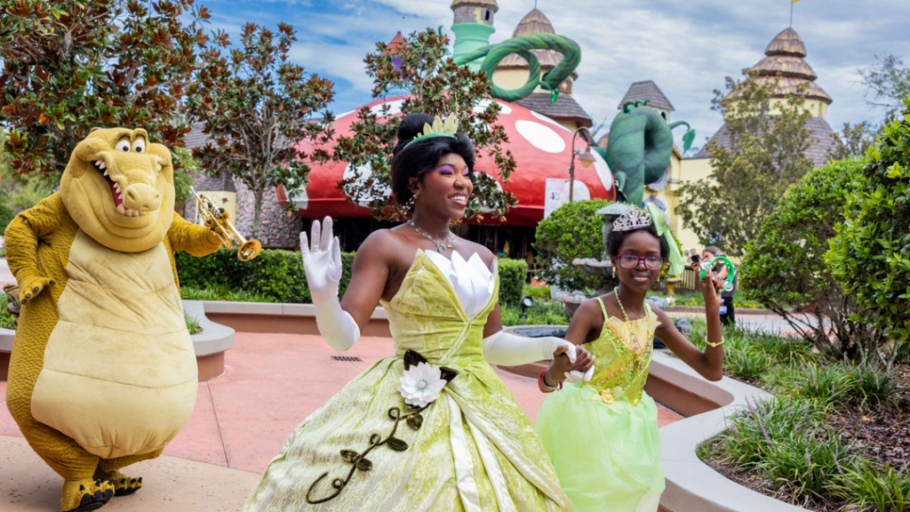 Ny’lah conhece Tiana durante a World Princess Week no Give Kids The World