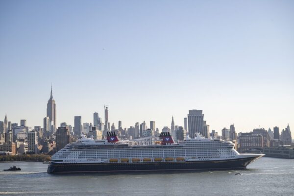 ALT: Roteiros Disney Cruise Line 2027 e 2028 incluem retorno do Disney Wish a Nova York