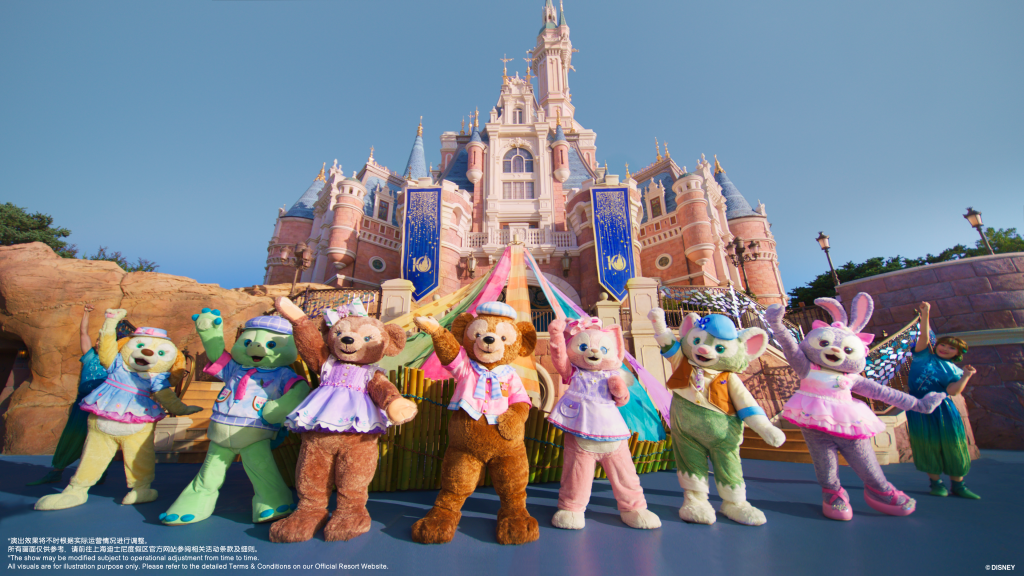 Duffy e seus amigos durante o Duffy Month 2026 no Shanghai Disney Resort