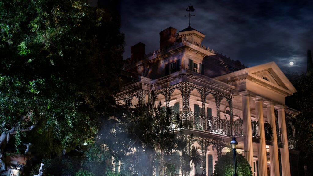 Haunted Mansion na Disneyland durante o desenvolvimento da atração clássica