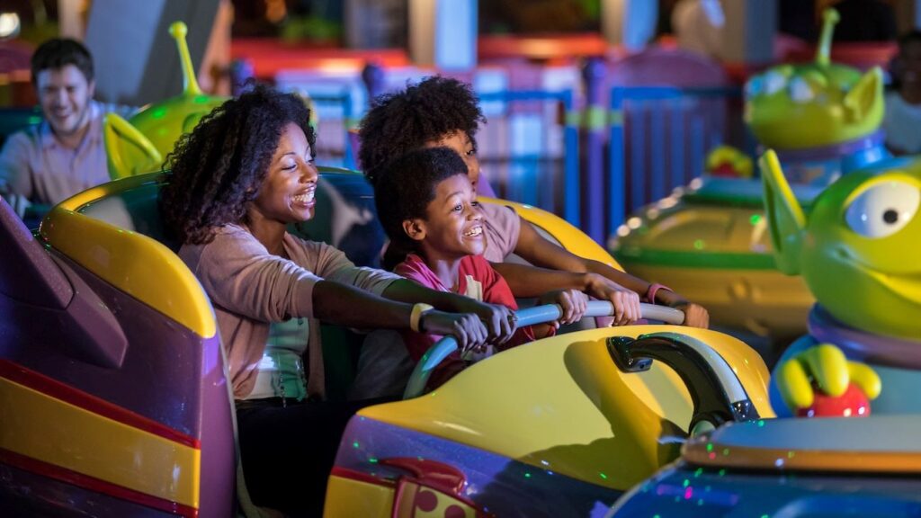 Alien Swirling Saucers nova trilha em Toy Story Land