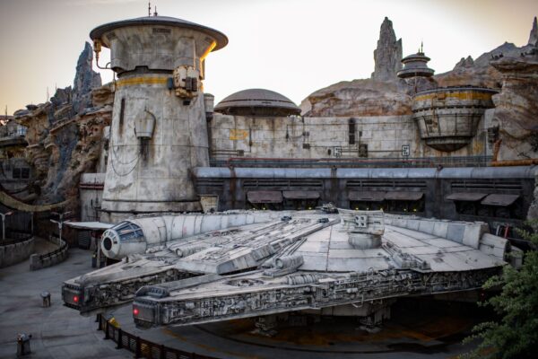 Millennium Falcon em Star Wars Galaxy’s Edge na Disneyland