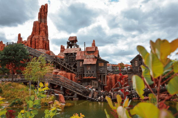 Reservas de brasileiros para Orlando ajudam a contextualizar o crescimento das viagens Disney, incluindo Disneyland Paris