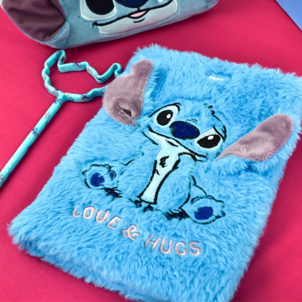 Carderno Fluffy do Stitch da DAC