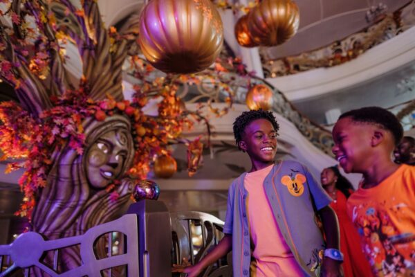 Enchanted Pumpkin Tree no Halloween Disney Cruise Line