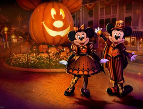 Halloween Disneyland 2026 com Mickey e Minnie em figurinos temáticos