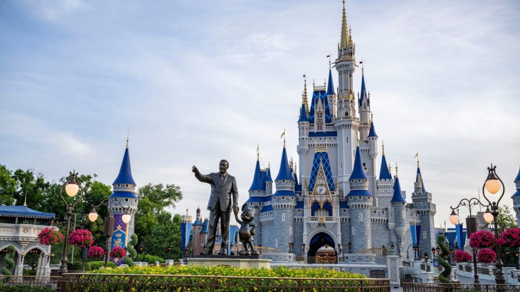 Reservas de brasileiros para Orlando crescem em 2026, com destaque para o Magic Kingdom