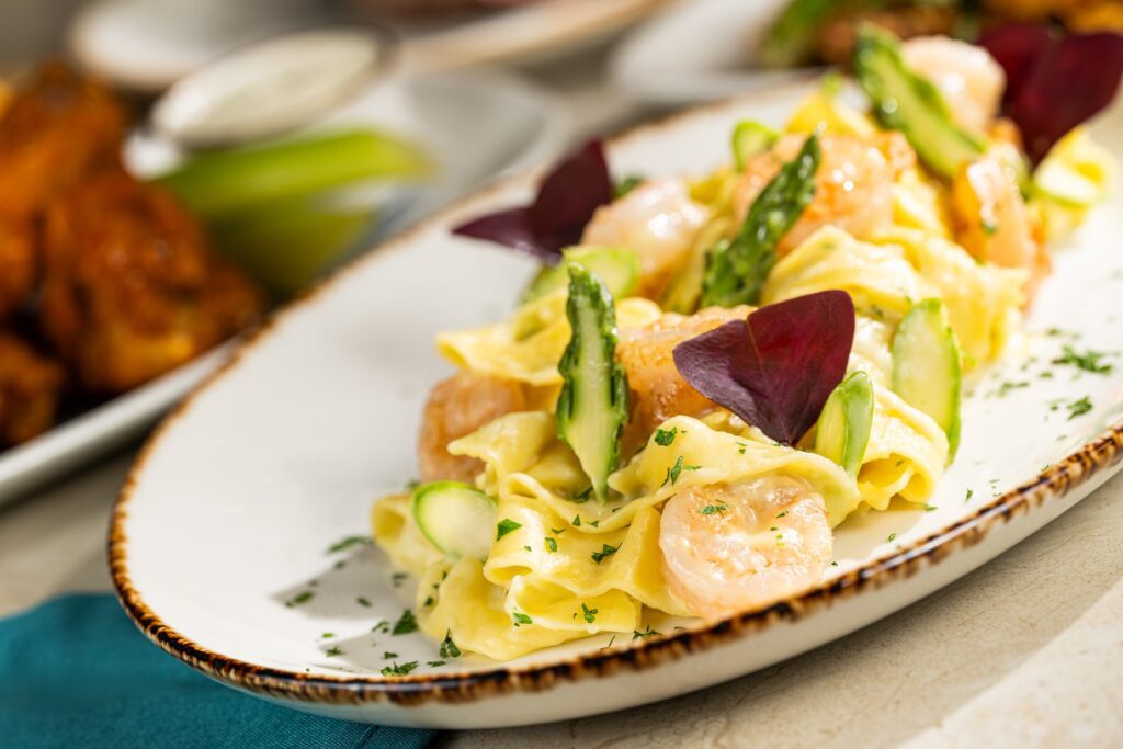 Pappardelle com camarão do Turf Club Bar and Grill